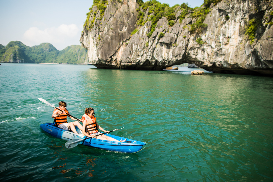 kayaking in halong bay